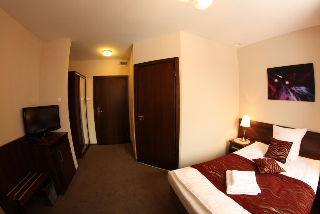 Hotel Kosmonauty Wroclaw-Airport Exterior foto