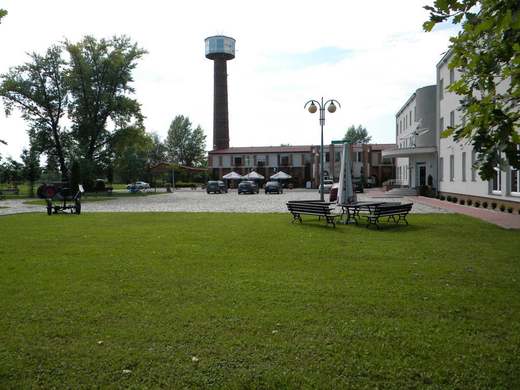 Hotel Kosmonauty Wroclaw-Airport Exterior foto