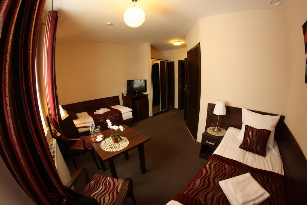 Hotel Kosmonauty Wroclaw-Airport Exterior foto