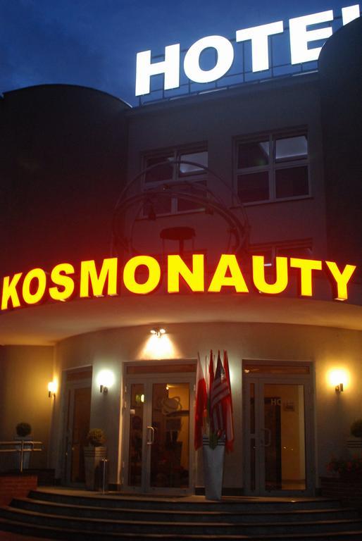 Hotel Kosmonauty Wroclaw-Airport Exterior foto