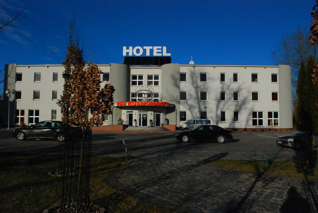 Hotel Kosmonauty Wroclaw-Airport Exterior foto