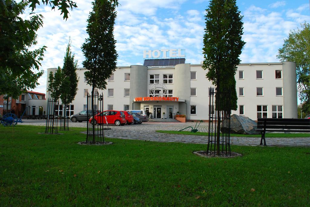 Hotel Kosmonauty Wroclaw-Airport Exterior foto