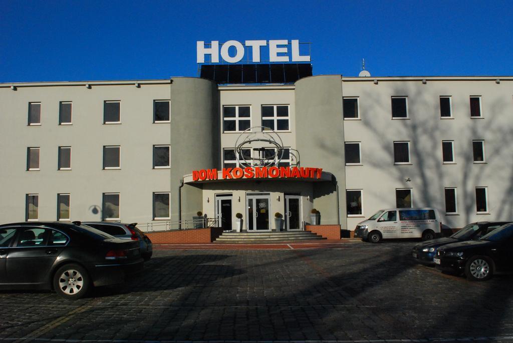 Hotel Kosmonauty Wroclaw-Airport Exterior foto