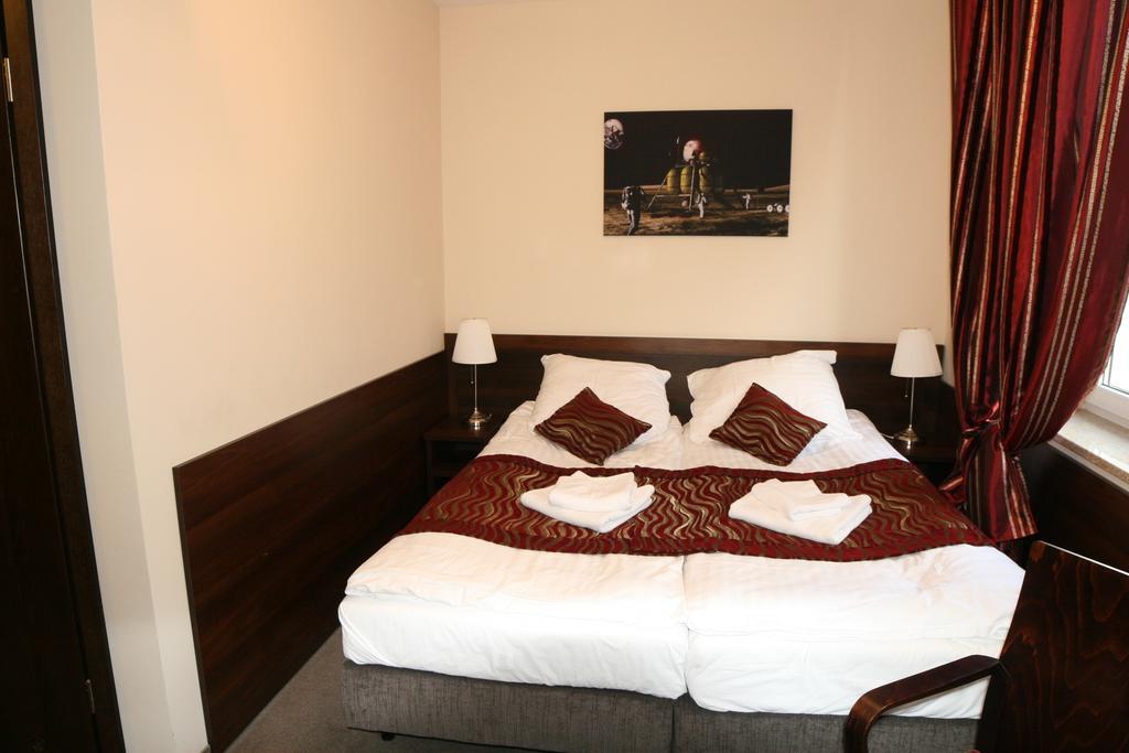 Hotel Kosmonauty Wroclaw-Airport Exterior foto