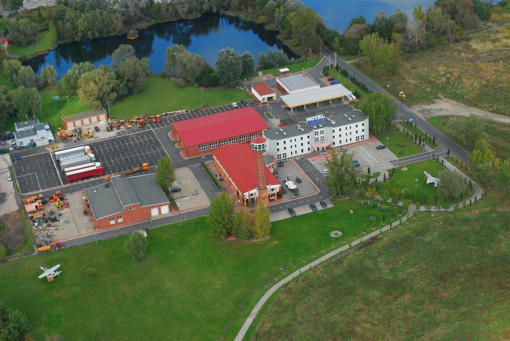 Hotel Kosmonauty Wroclaw-Airport Exterior foto