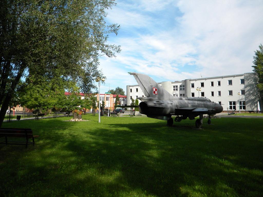 Hotel Kosmonauty Wroclaw-Airport Exterior foto